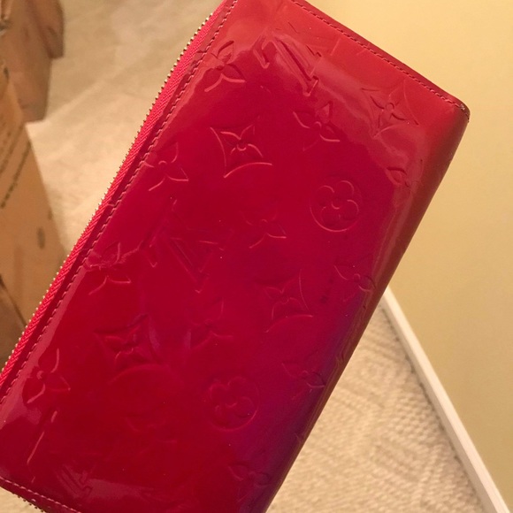 ⛔️SOLD⛔️💯Auth Louis Vuitton Vernis Zippy Wallet - Picture 5 of 7